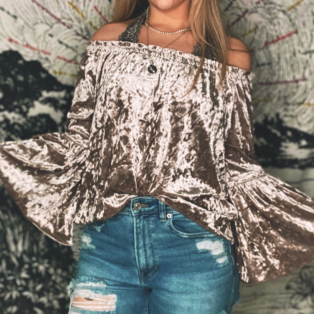 3/$40 ✨ ALTAR’D STATE crushed velvet top